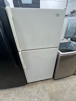 Whirlpool Top-Freezer Refrigerator White