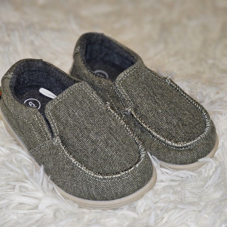 Cat & Jack Toddler Loafers. Size 6. Like New