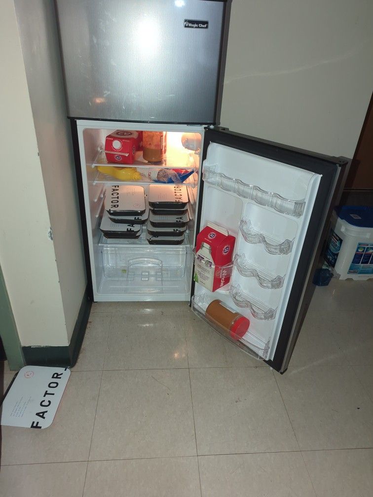6.5 Cube ft Mini fridge 
