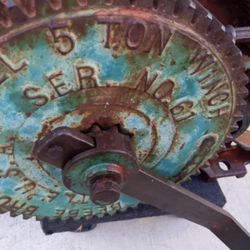 Vintage Beebe Bros BB Bros 5 Ton winch with handle and 1/2" inch cable on drum