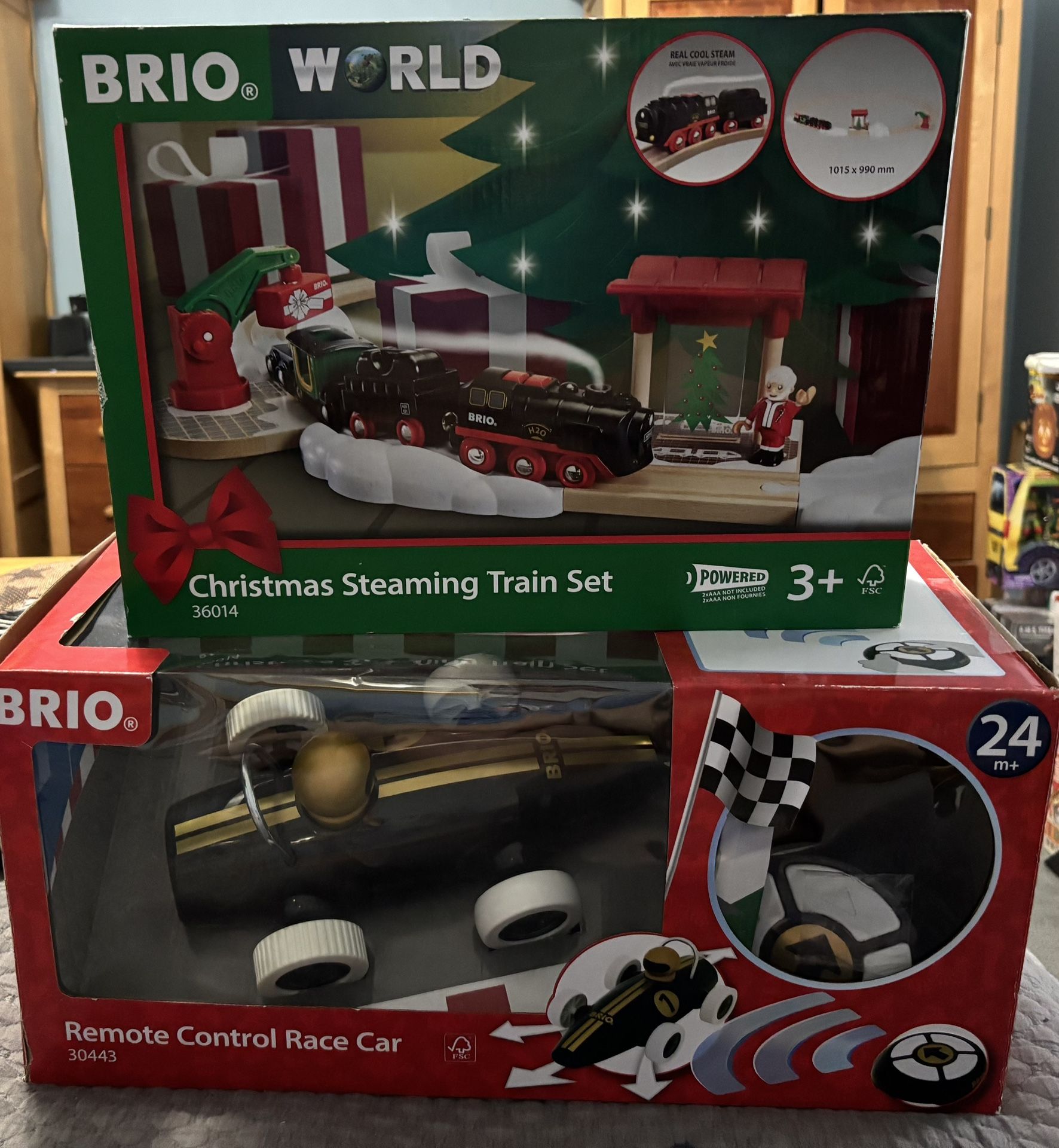 NEW BRIO World 36014 Christmas Steaming Train Set 27 Piece Toy Set