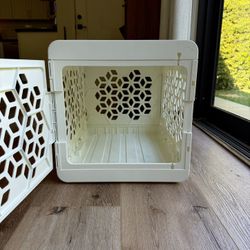 Modern Collapsible Dog Crate - Small (fits Yorkies, Dachshunds, Chihuahuas & more)