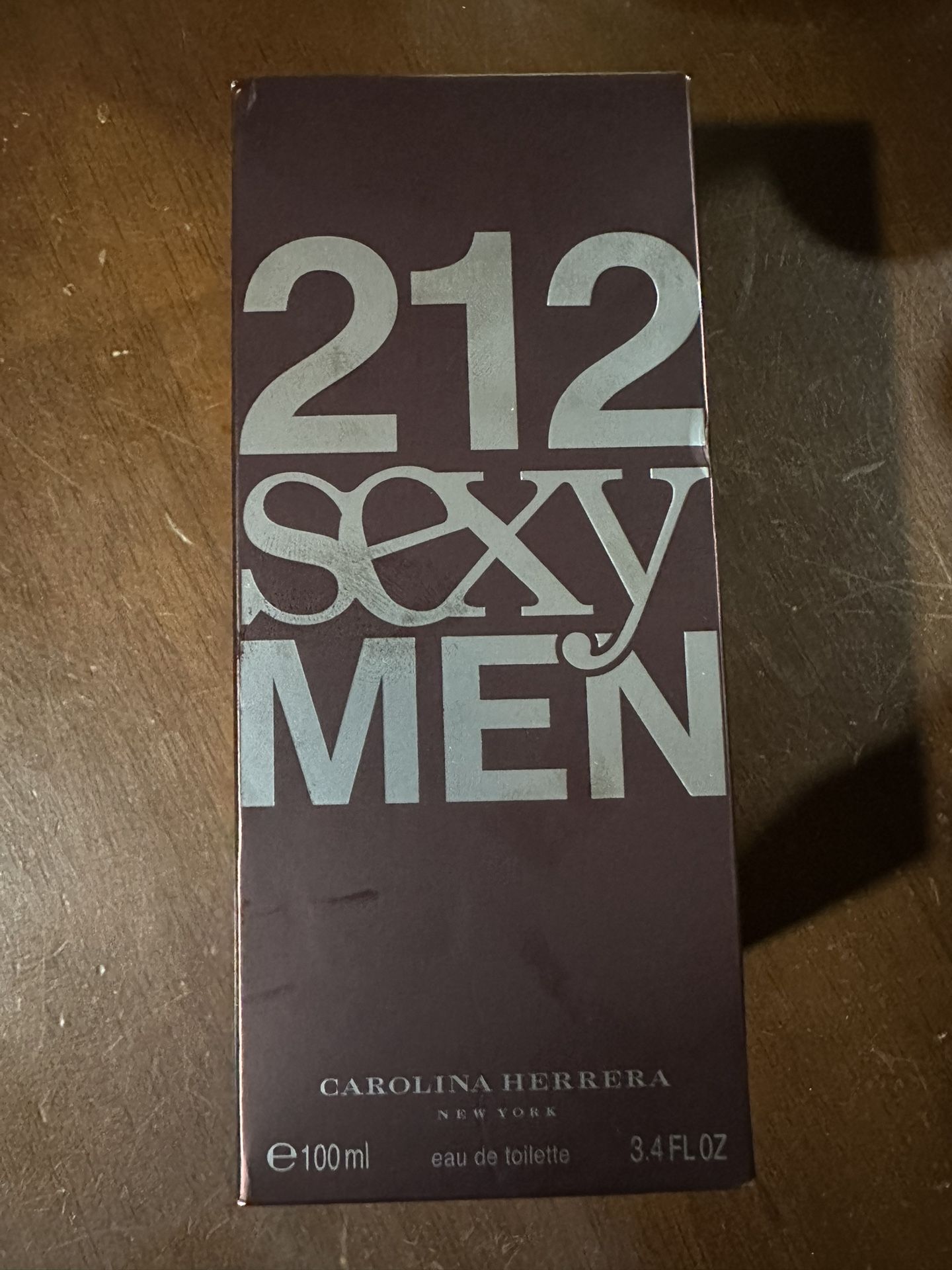 Men’s Cologne 212 Sexy Men.