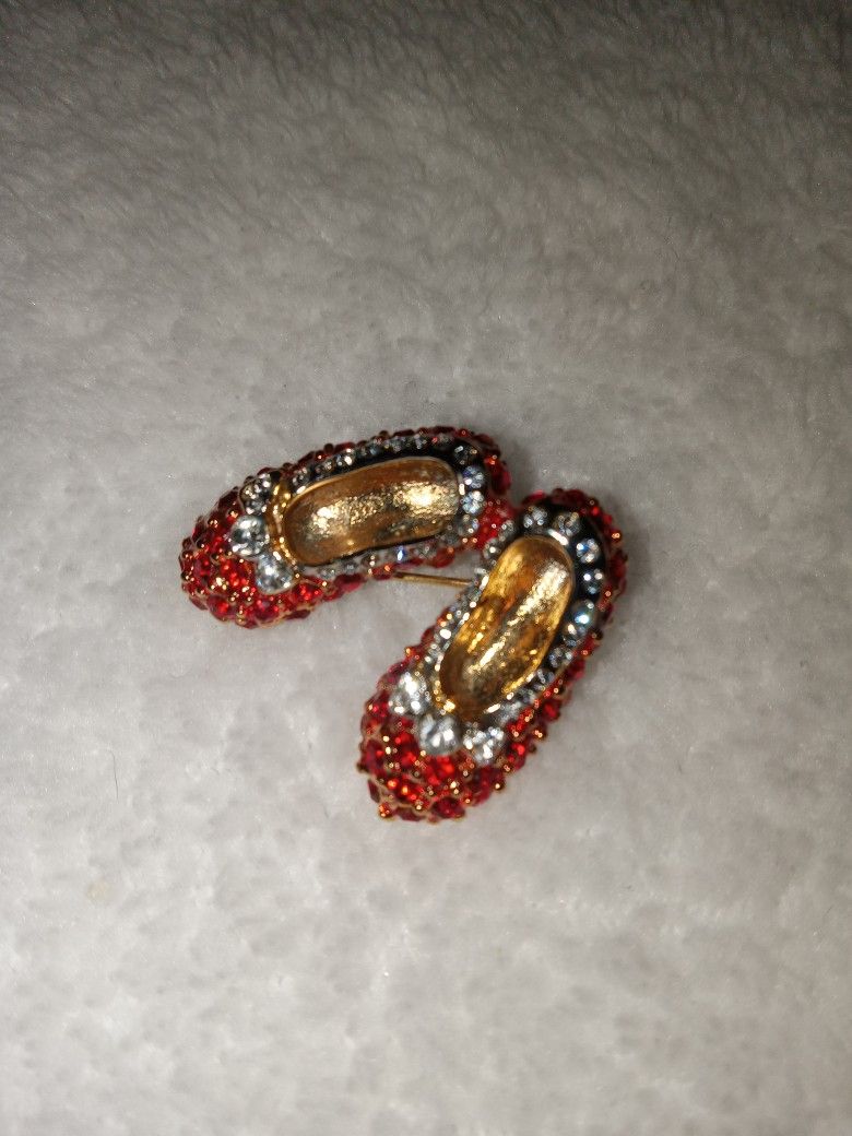 Vintage Wizard of Oz Ruby Slippers with Red Crystals Stone Pin Brooch 1”