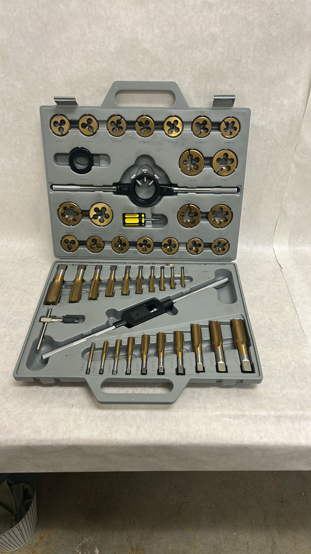 Tap And Die set