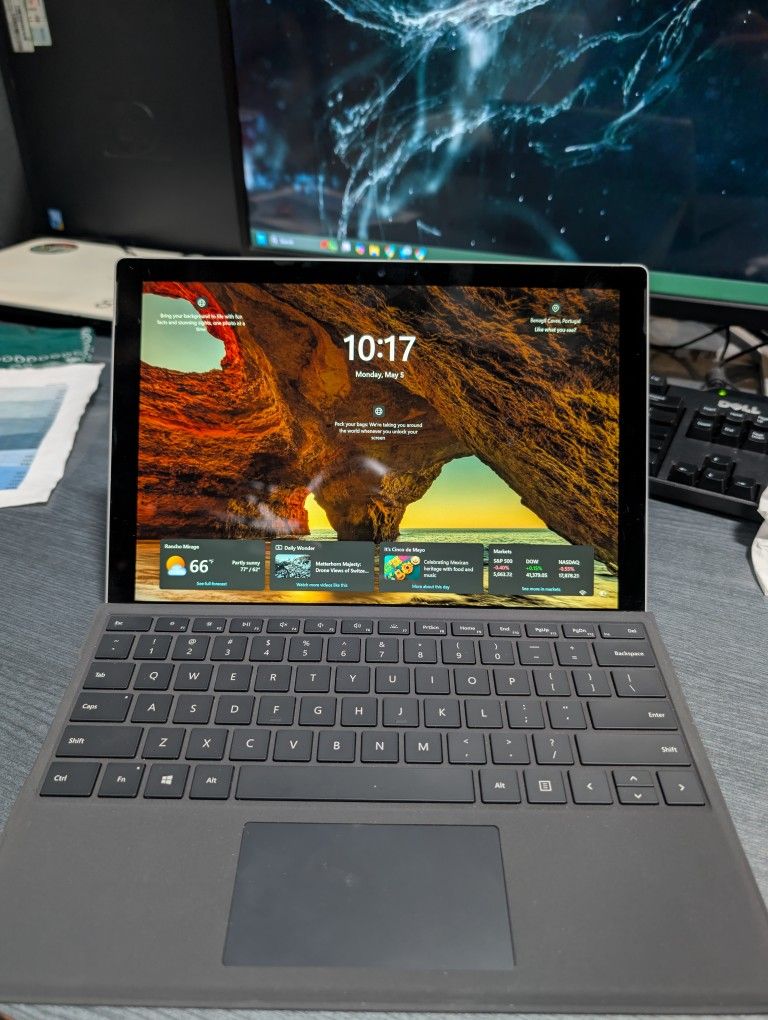 Microsoft Surface Pro 5 w/ Windows 11 Pro