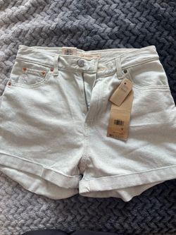 Levi’s Mom Shorts Size 28 NEW