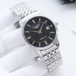 A classic versatile mechanical watch