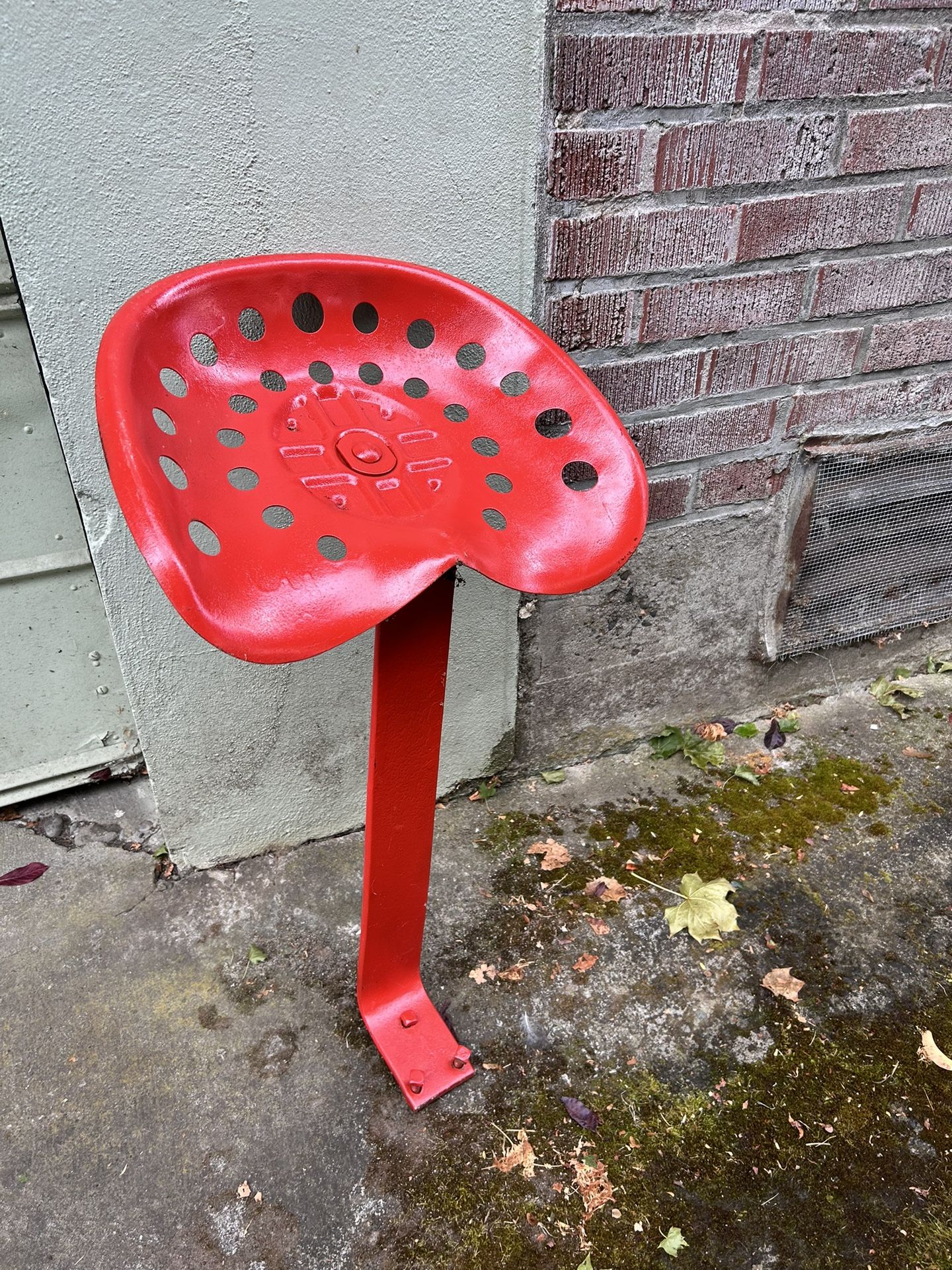 Vintage metal international tractor seat with post and bolts Industrial Hardware