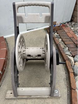 Reel hose holder