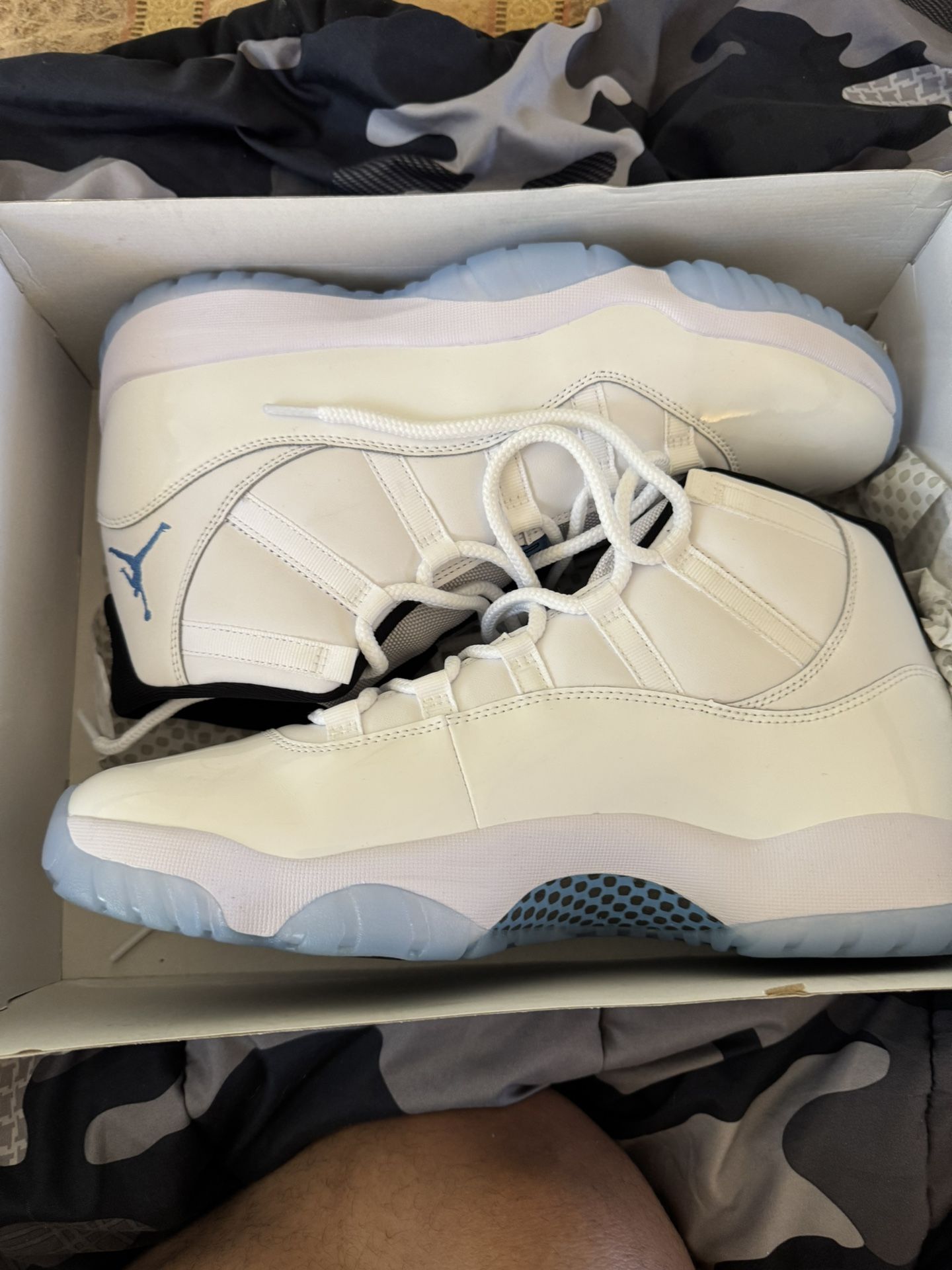Retro Carolina 11’s Size 13.