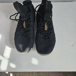 LEBRON XV "METALIC GOLD" 