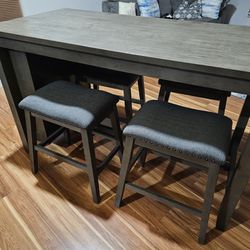 Pub Table With 4 Bar Stools