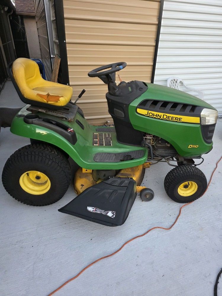 John Deere D110