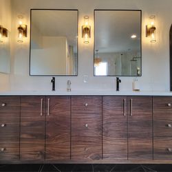 Double-sink Vanity (Built-in)