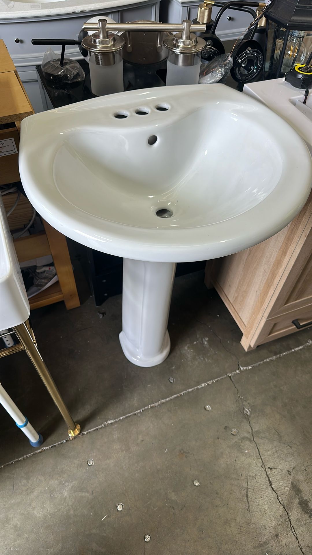 pedestal sink brand new $65