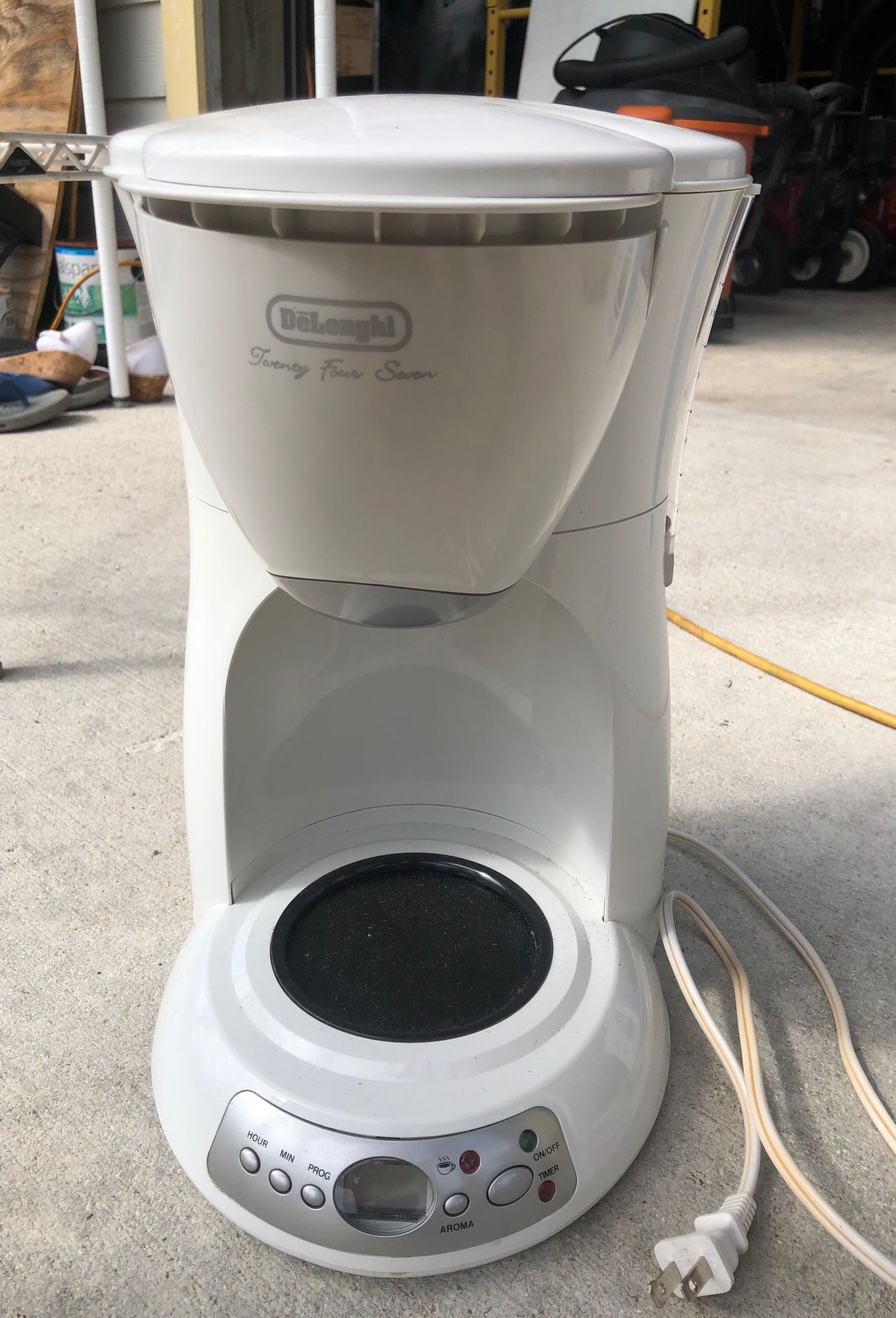 DeLonghi coffee maker. Missing pot