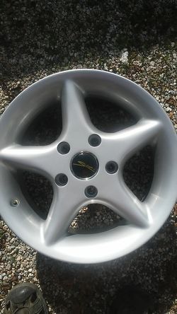 Brand new in box 5 on 4.75. Lug pattern ..15 inch tire..7. inches wide