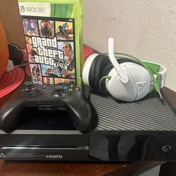 XBOX ONE with Turtle Beach Headphones GTA V And One Controller 