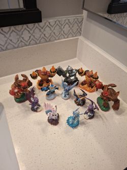 Skylanders Figures Lot of 21