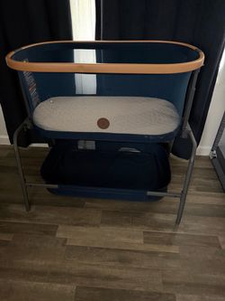 Maxi Cosi Baby Bassinet with Storage Shelf