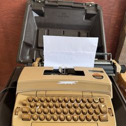 Vintage Coronamatic Type Writer 