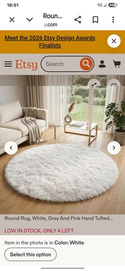 Round  rug with some silver sparkles ✨️