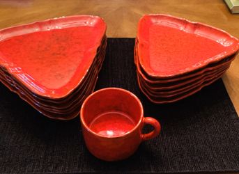 Italy P.V. Pottery - Large plates(6)/small plates(6)/mugs(5)