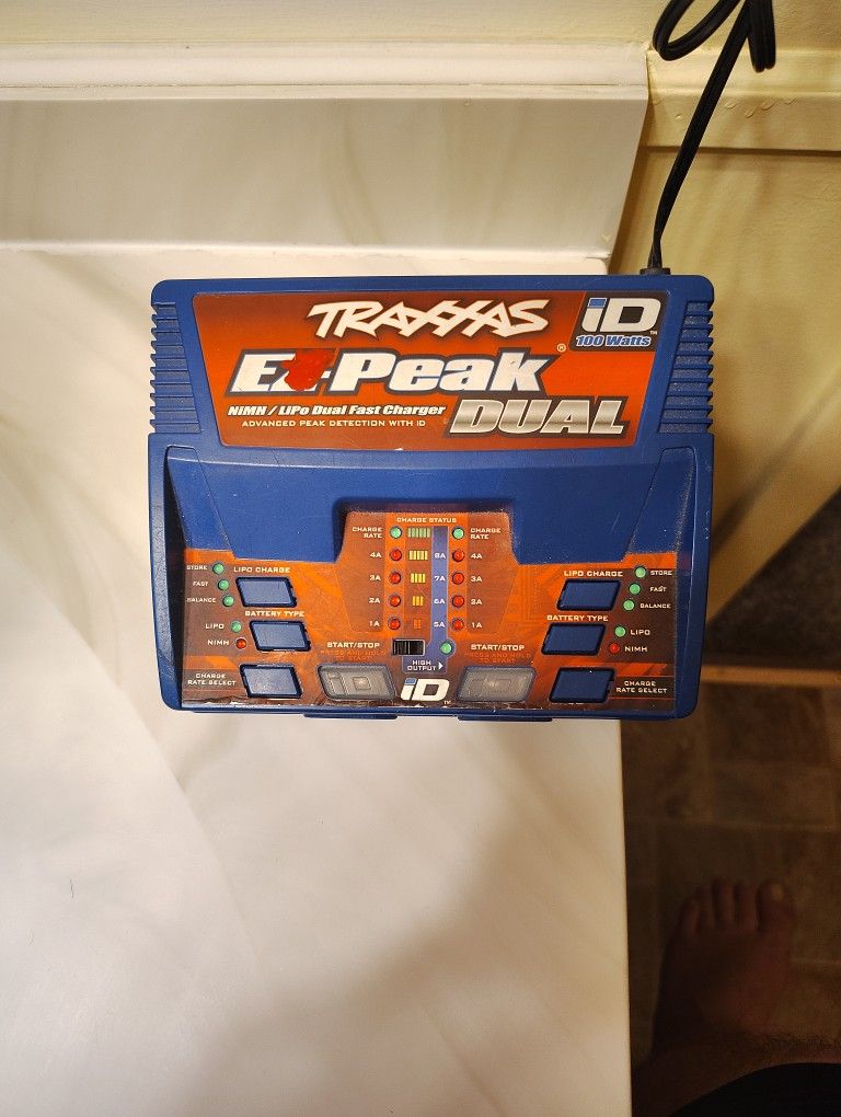 Traxxas EZ Peak Dual Charger