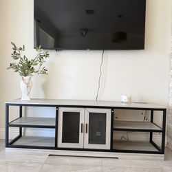ENTERTAINMENT CONSOLE