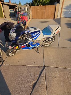 99 Suzuki GSX-R 759 Sport Motorcycle Blue White