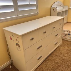 Kids twin bed set with dresser and mattress