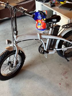 White Folding Electric Fat Tire Bike