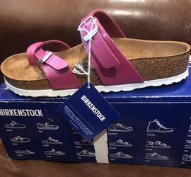 Birkenstock 38 US Size 7 ( fit an eight )