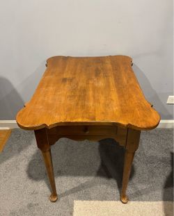 Vintage Ethan Allen Classical Maple Table