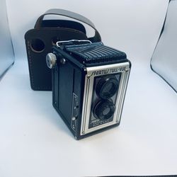 Spartus  Full Vue Vintage Camera With Leather Case 