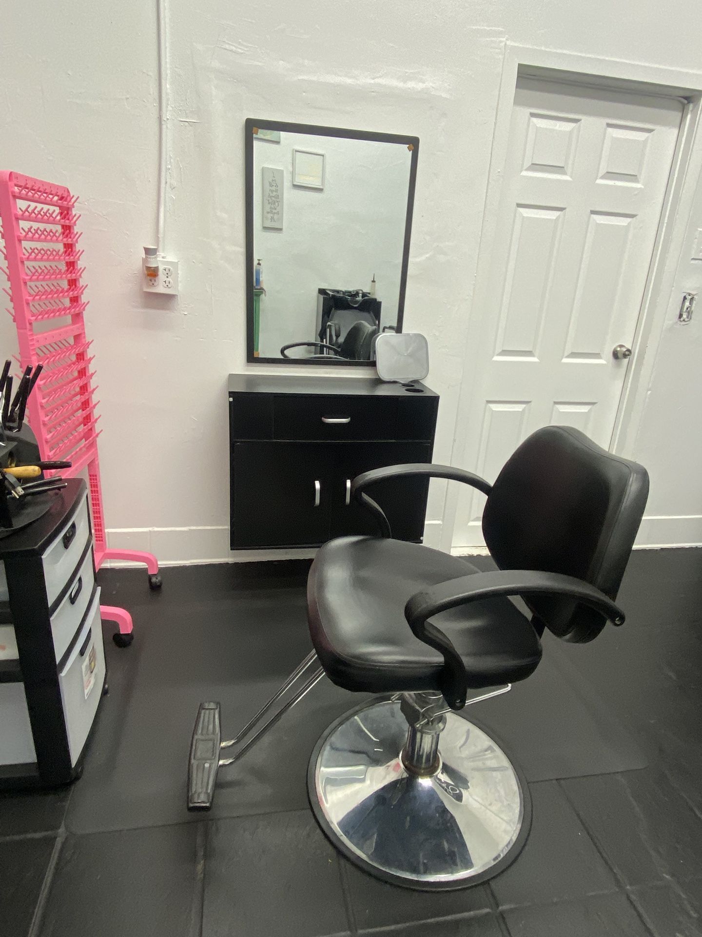 Salon station Chair And mat 