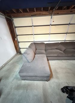 MOVING SALE 🛋️ Taupe microfiber sectional couch (from Costco)