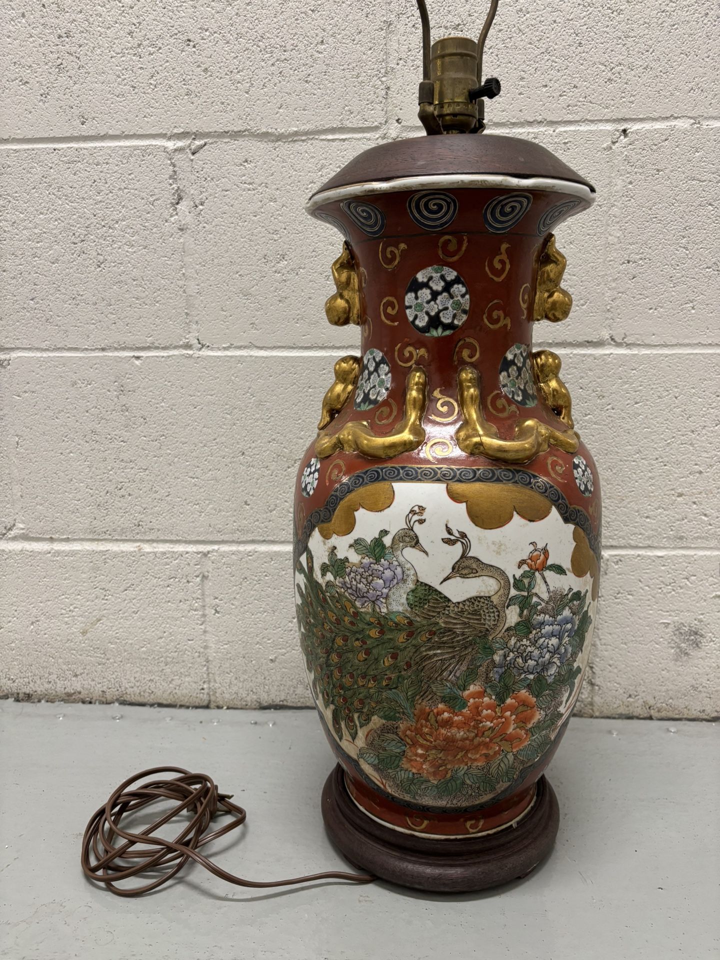 Vintage Japanese porcelain vase lamp