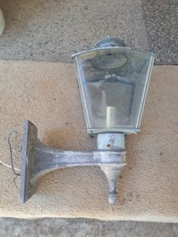 VINTAGE OUTDOOR WALL LANTERN/SCONCE