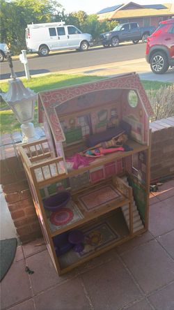 Used doll house