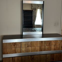 Contemporary 5-piece King Sized Bedroom Set