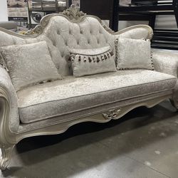 -Luxurious Sofa - Off White Traditional Style