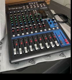 YAMAHA MG12XU OPEN BOX NEVER USED MIXER