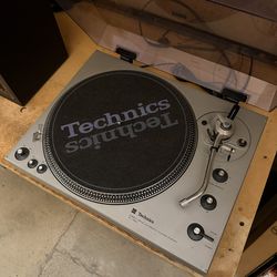 Technics SL-1300 Turntable