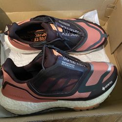 ADIDAS ULTRABOOST 22 GORE-TEX RUNNING SHOES LADIES SZ 8
