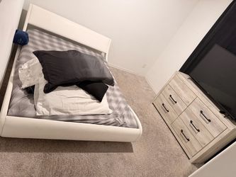 Queen size bed and dresser