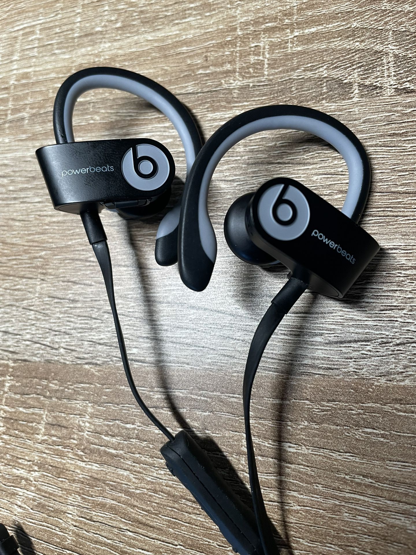 Powerbeats With Charging Case 