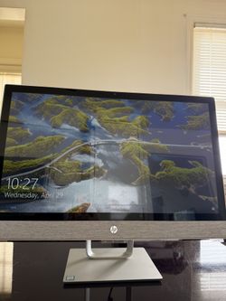 HP Pavilion 24 All-in-One Intel i5 7th Gen 8GB RAM Windows 10 HDMI