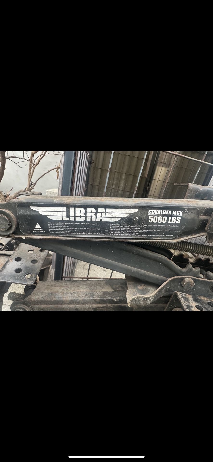 RV trailer stabilizer leveling scissor jacks